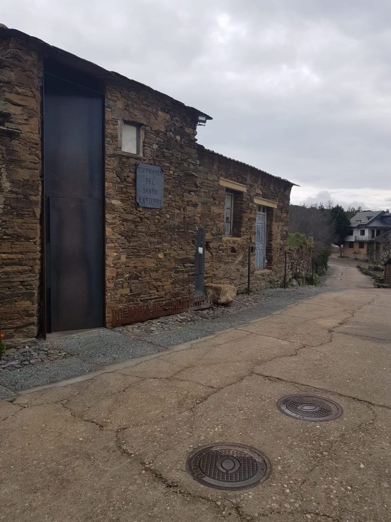 Cables soterrados y asfalto renovado en Bercianos de Aliste