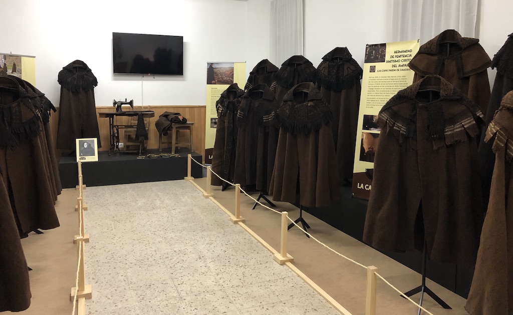 Exposición de capas pardas alistanas en Bercianos de Aliste